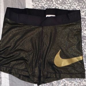 Nike women’s pro 3 inch shorts, size m